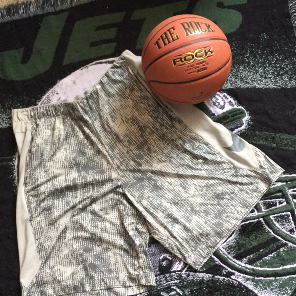 Nike DriFit basketball shorts XL